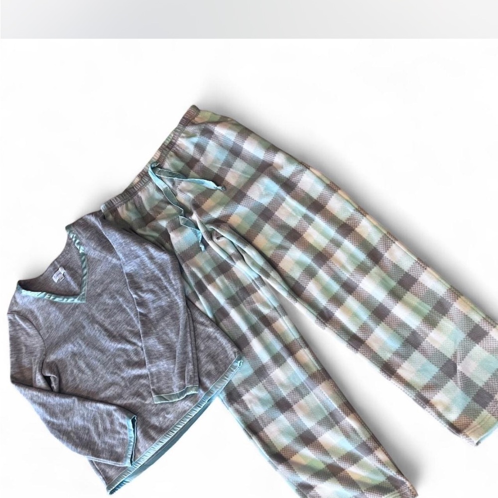 Cozy Women's Plaid Pajamagram Set in Gray and Blue